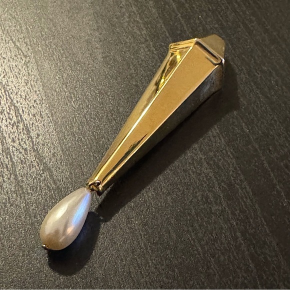 ⚜️3 for $30⚜️ Vintage Gold Tone Bar Brooch with Hanging Faux Pearl - Picture 1 of 11